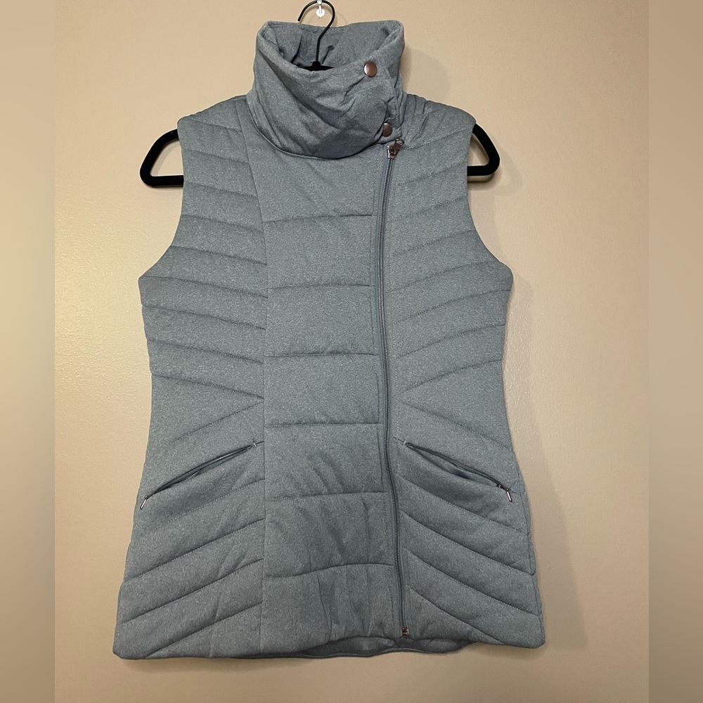 CALIA by Carrie underwood grey vest. Size small. Worn once. Like new.